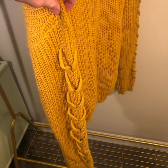 Almost famous yellow sweater - Picture 3 of 6